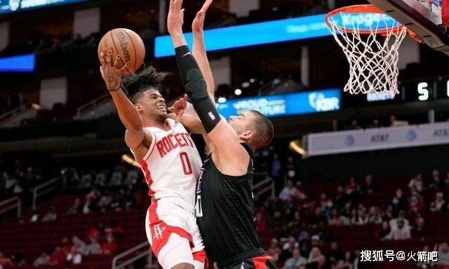 她在去年同 她在去年同